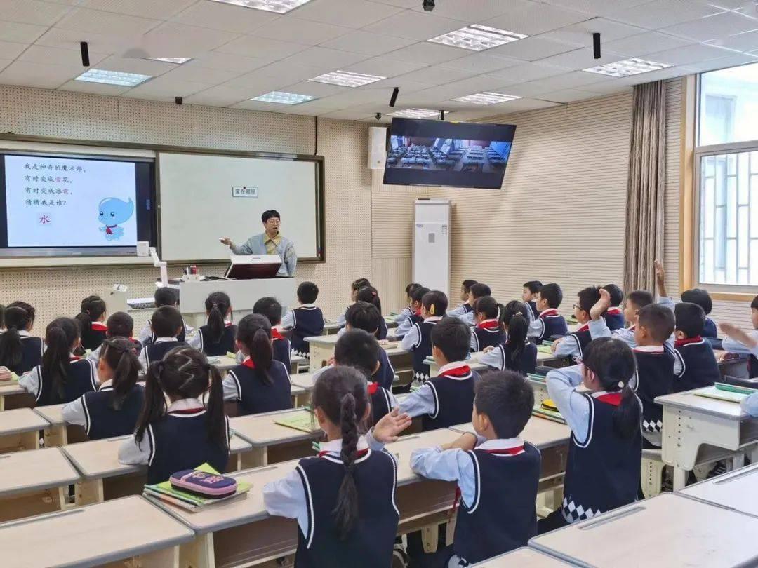 积极互动的课堂场景